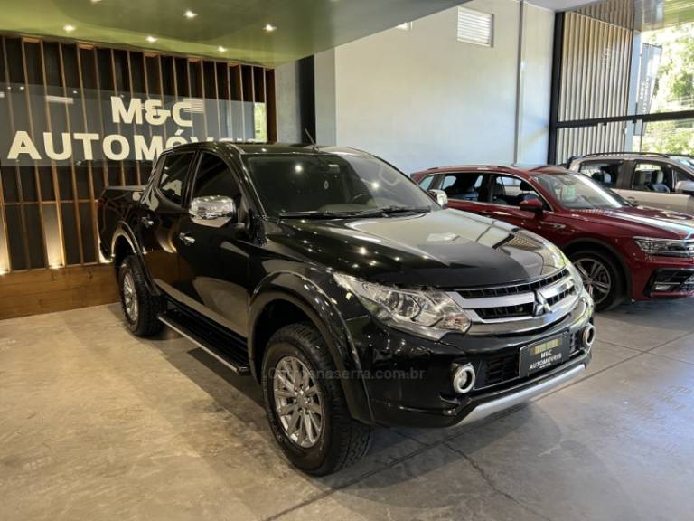 MITSUBISHI - L200 TRITON - 2018/2019 - Preta - R$ 144.900,00