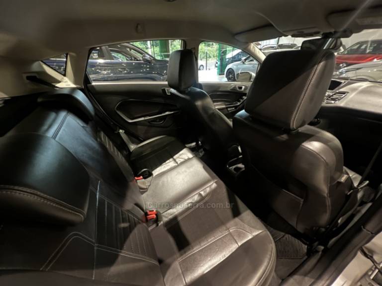 FORD - FIESTA - 2015/2015 - Prata - R$ 47.900,00