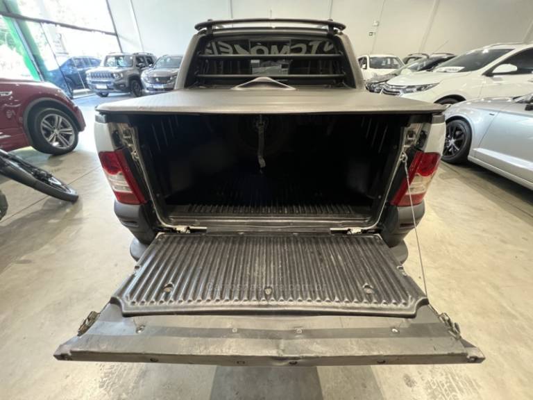 FIAT - STRADA - 2012/2013 - Prata - R$ 53.900,00