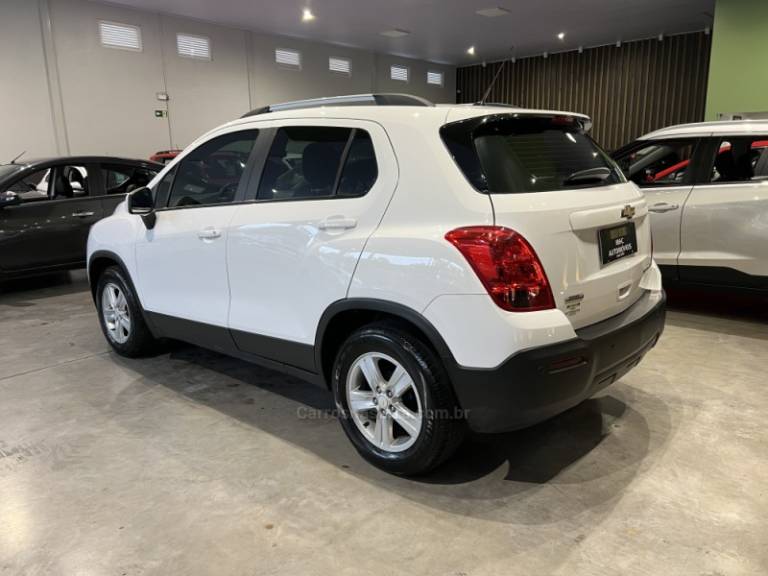 CHEVROLET - TRACKER - 2016/2016 - Branca - R$ 69.900,00