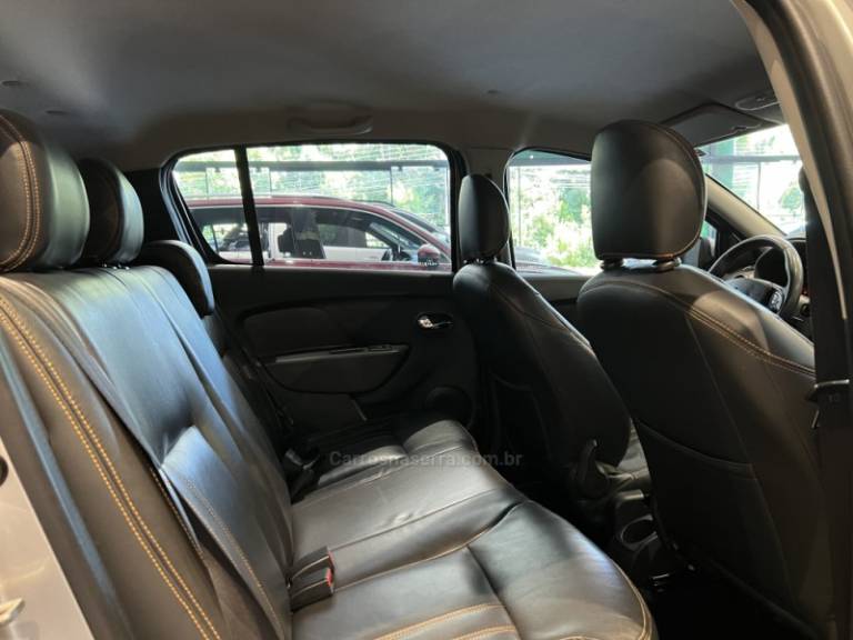 RENAULT - SANDERO - 2015/2016 - Prata - R$ 46.900,00