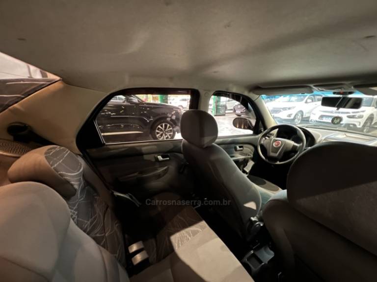 FIAT - SIENA - 2013/2014 - Cinza - R$ 36.900,00