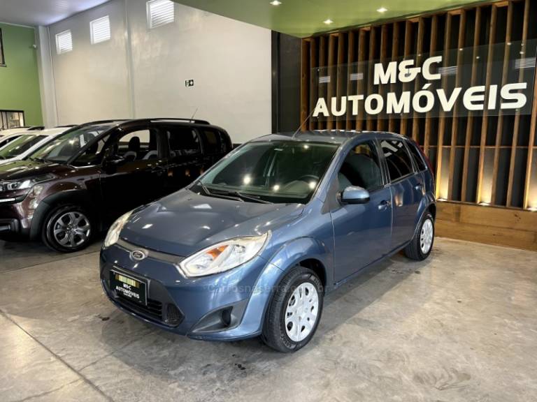 FORD - FIESTA - 2010/2011 - Azul - R$ 27.900,00