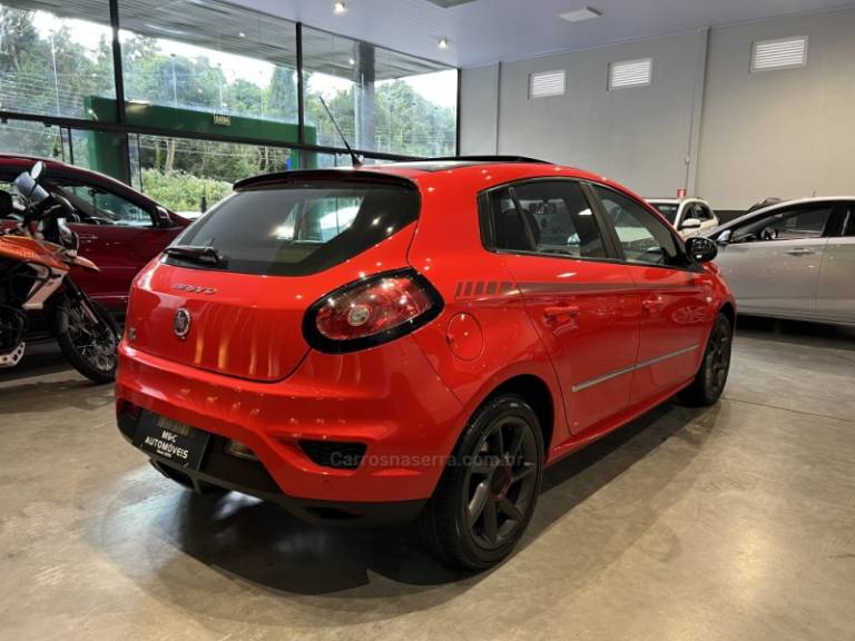 FIAT - BRAVO - 2015/2016 - Vermelha - R$ 61.900,00