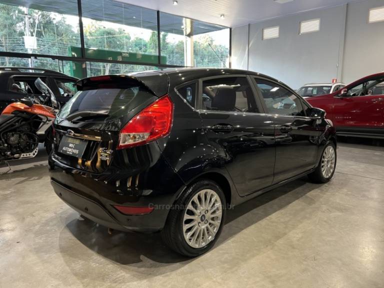 FORD - FIESTA - 2015/2016 - Preta - R$ 53.900,00