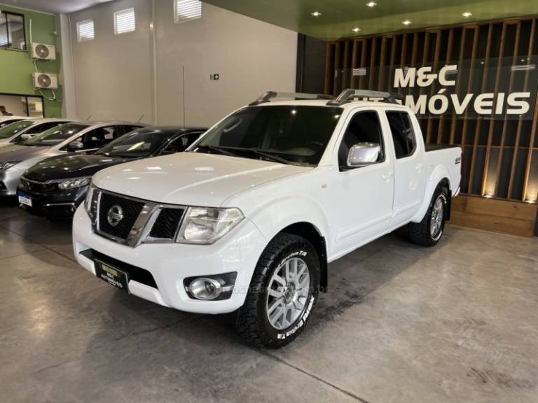 NISSAN - FRONTIER - 2014/2015 - Branca - R$ 102.900,00