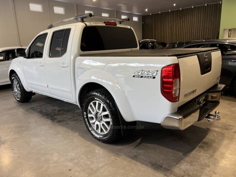 NISSAN - FRONTIER - 2014/2015 - Branca - R$ 102.900,00