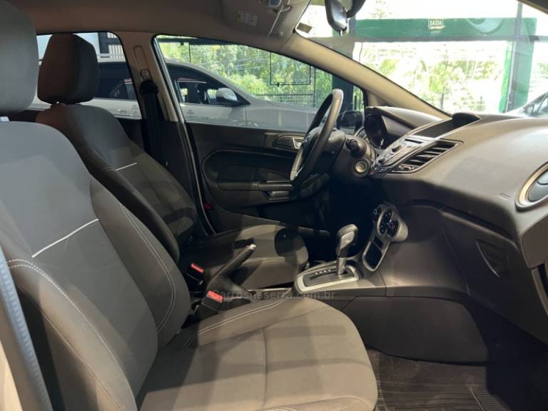 FORD - FIESTA - 2014/2015 - Branca - R$ 44.900,00