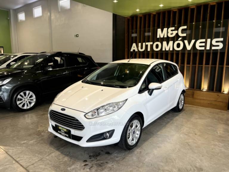 FORD - FIESTA - 2014/2015 - Branca - R$ 46.900,00