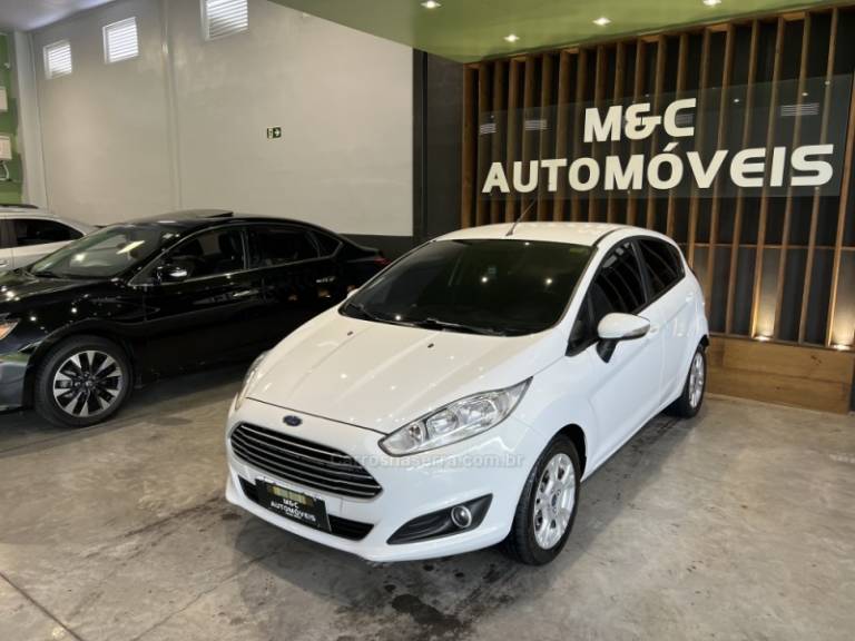 FORD - FIESTA - 2013/2014 - Branca - R$ 42.900,00