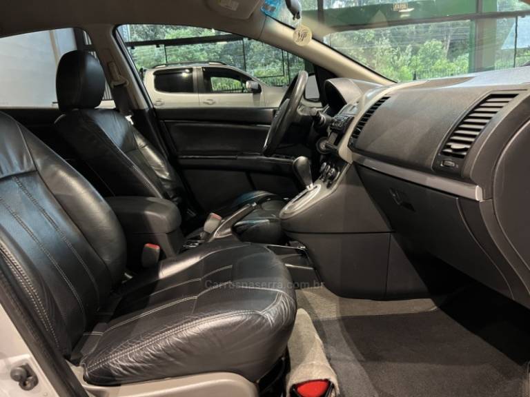 NISSAN - SENTRA - 2012/2013 - Prata - R$ 39.900,00