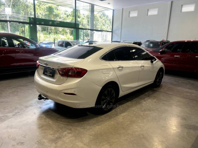 CHEVROLET - CRUZE - 2018/2019 - Branca - R$ 96.900,00