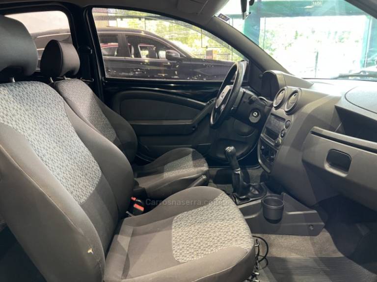 FORD - KA - 2012/2013 - Preta - R$ 28.900,00