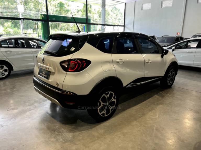 RENAULT - CAPTUR - 2021/2022 - Branca - R$ 99.900,00