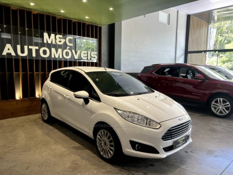 FORD - FIESTA - 2014/2015 - Branca - R$ 49.900,00