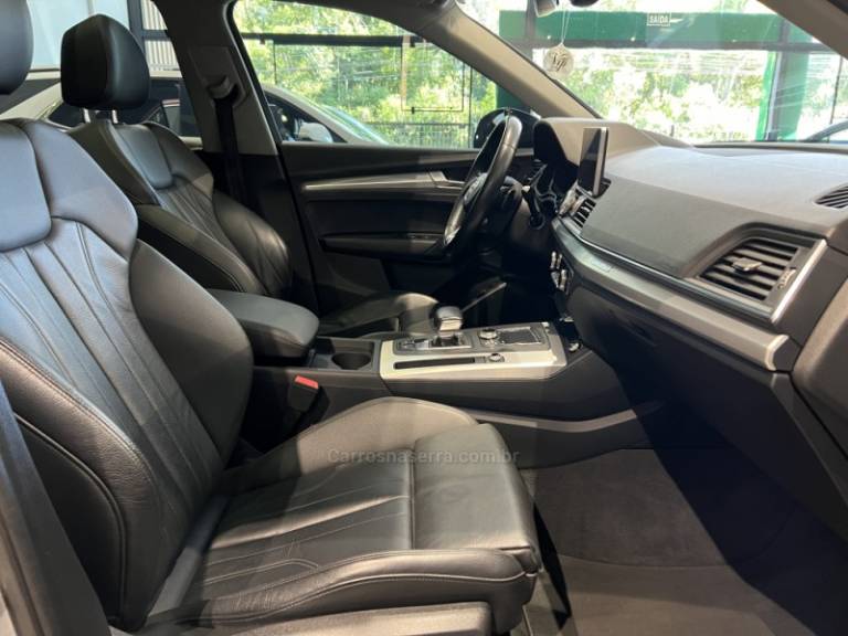 AUDI - Q5 - 2018/2019 - Prata - R$ 163.900,00