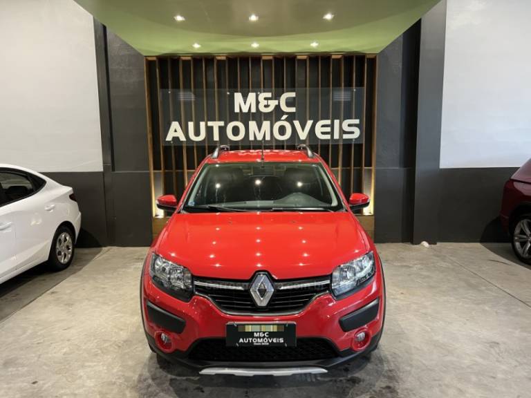 RENAULT - SANDERO - 2017/2018 - Vermelha - R$ 51.900,00