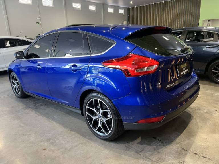 FORD - FOCUS - 2015/2016 - Azul - R$ 65.900,00
