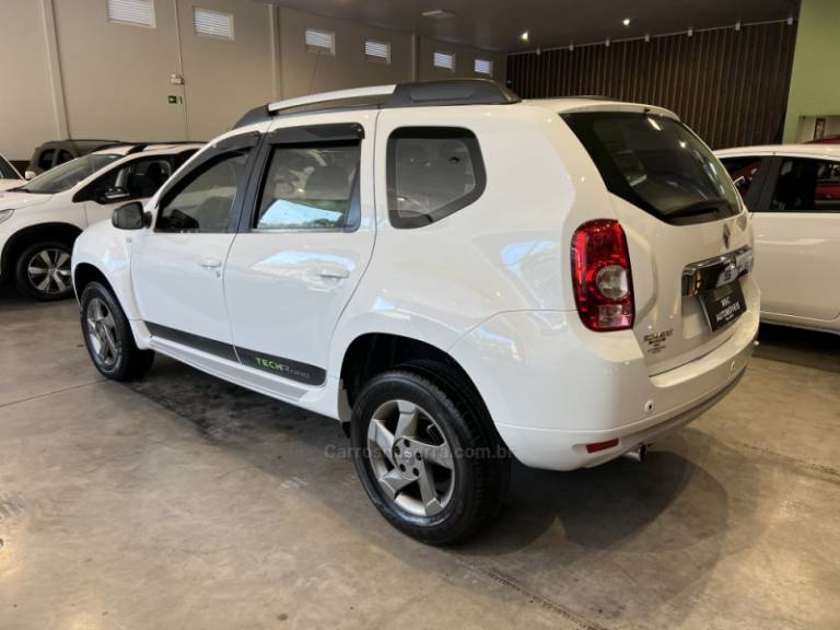 RENAULT - DUSTER - 2013/2014 - Branca - R$ 52.900,00