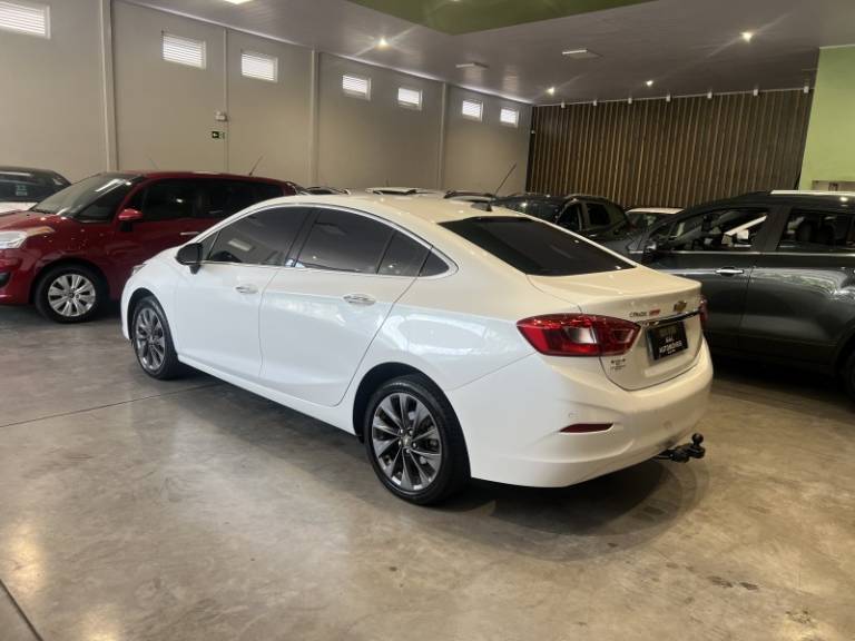CHEVROLET - CRUZE - 2018/2019 - Branca - R$ 95.900,00