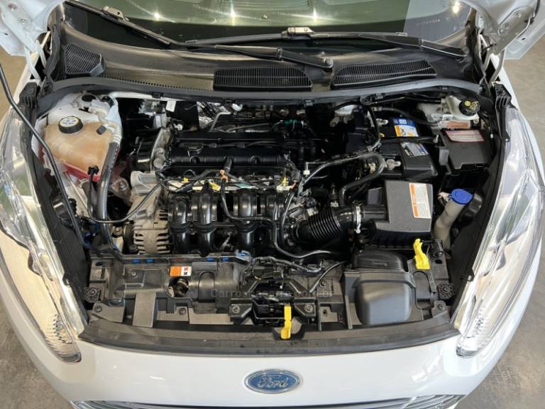 FORD - FIESTA - 2014/2015 - Branca - R$ 46.900,00