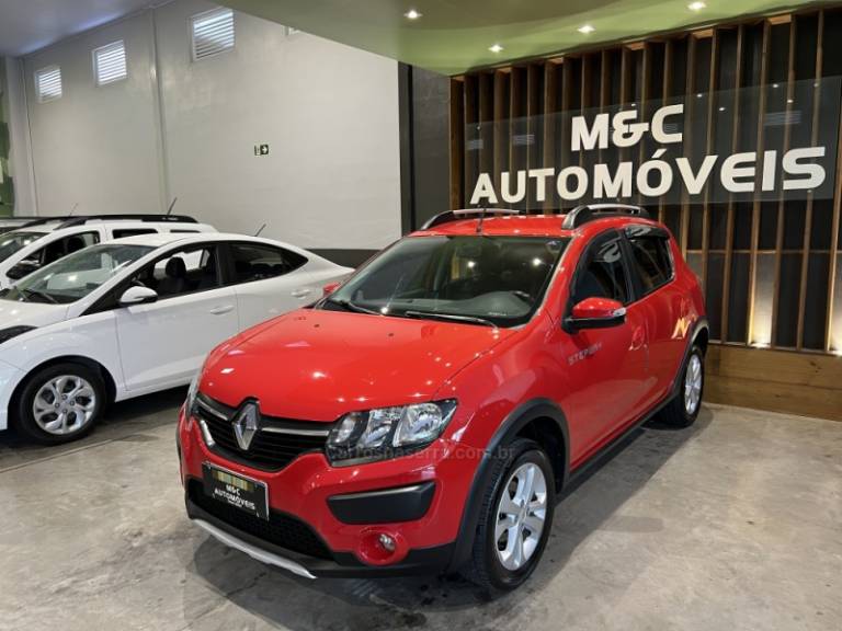 RENAULT - SANDERO - 2017/2018 - Vermelha - R$ 51.900,00