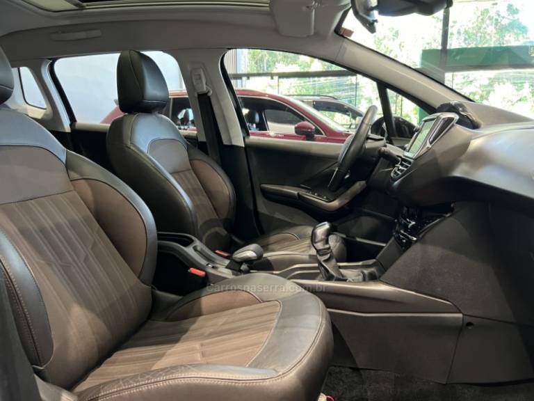 PEUGEOT - 2008 - 2015/2016 - Preta - R$ 56.900,00