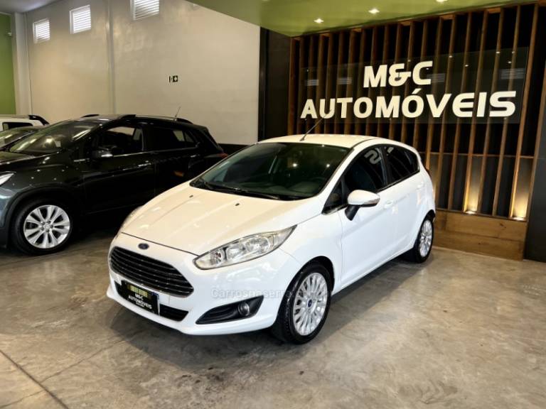 FORD - FIESTA - 2013/2014 - Branca - R$ 45.900,00