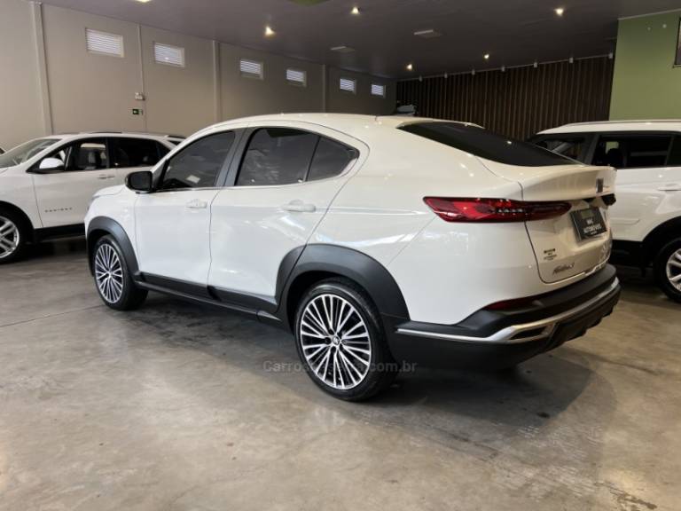 FIAT - FASTBACK - 2023/2023 - Branca - R$ 109.900,00