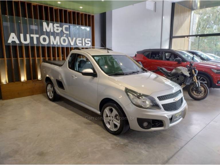 CHEVROLET - MONTANA - 2015/2016 - Prata - R$ 53.900,00