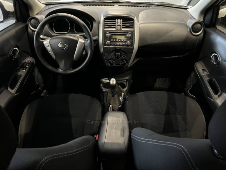 NISSAN - VERSA - 2018/2019 - Branca - R$ 59.900,00
