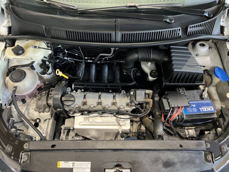 VOLKSWAGEN - FOX - 2019/2020 - Branca - R$ 59.900,00