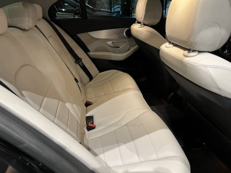 MERCEDES-BENZ - C 180 - 2014/2015 - Preta - R$ 98.900,00
