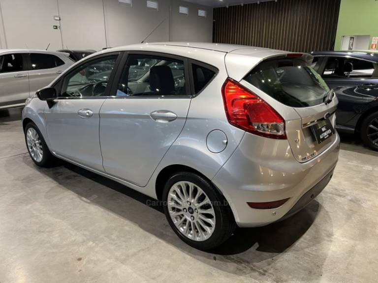 FORD - FIESTA - 2015/2015 - Prata - R$ 47.900,00