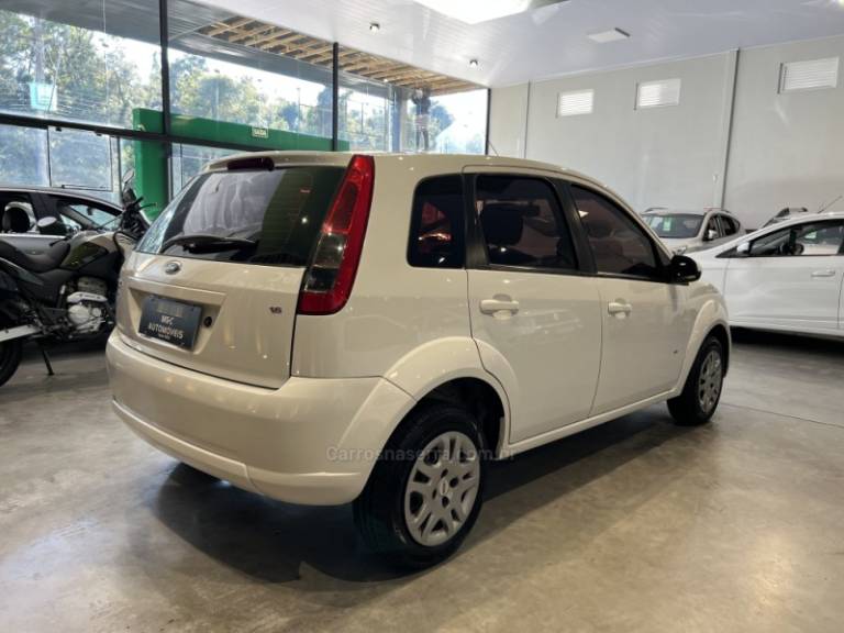 FORD - FIESTA - 2014/2014 - Branca - R$ 35.900,00