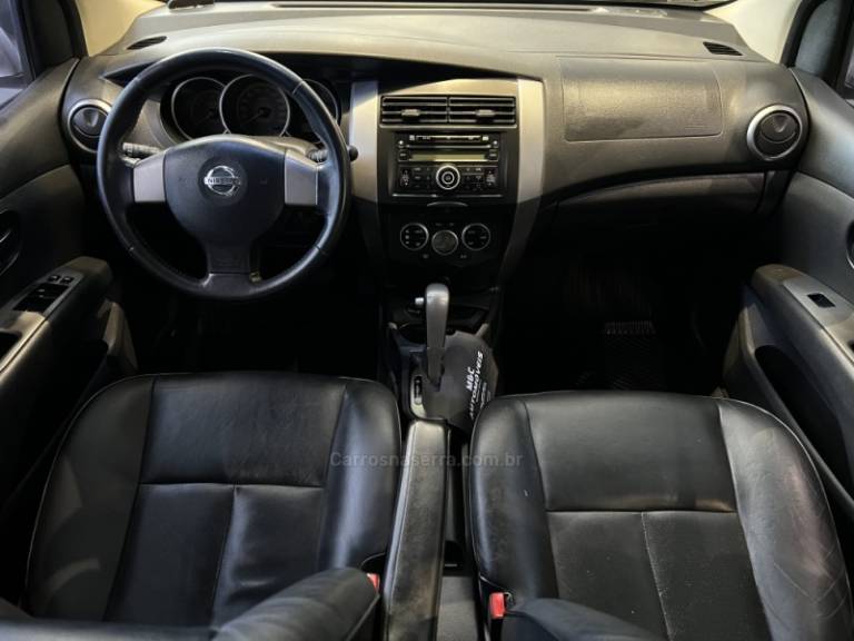 NISSAN - LIVINA - 2011/2012 - Prata - R$ 38.900,00