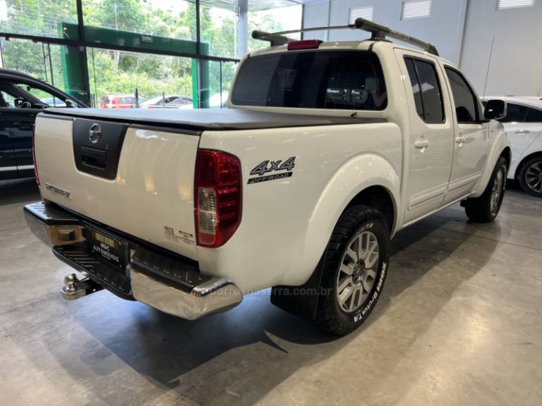 NISSAN - FRONTIER - 2014/2015 - Branca - R$ 102.900,00
