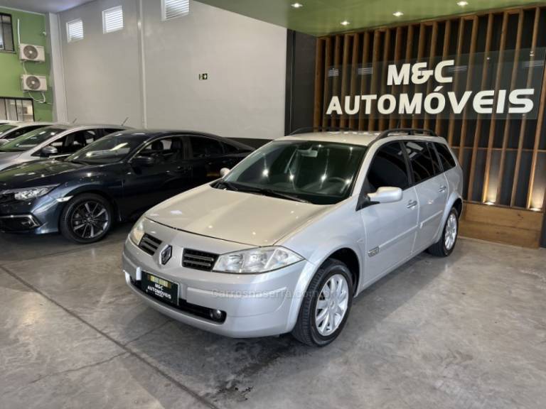 RENAULT - MÉGANE - 2011/2012 - Prata - R$ 34.900,00