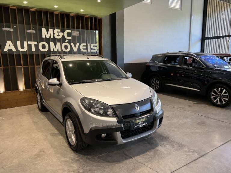 RENAULT - SANDERO - 2012/2012 - Prata - R$ 36.900,00