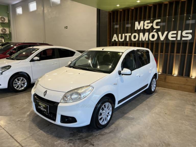 RENAULT - SANDERO - 2012/2013 - Branca - R$ 33.900,00