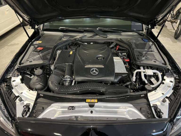 MERCEDES-BENZ - C 180 - 2014/2015 - Preta - R$ 98.900,00