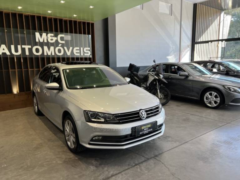 VOLKSWAGEN - JETTA - 2015/2016 - Prata - R$ 89.900,00