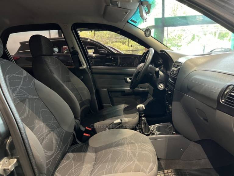 FIAT - SIENA - 2013/2014 - Cinza - R$ 36.900,00