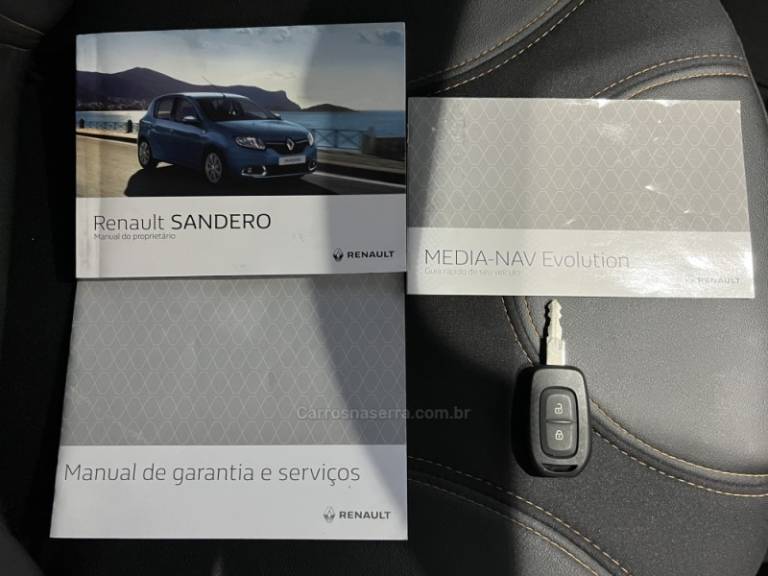 RENAULT - SANDERO - 2017/2018 - Vermelha - R$ 51.900,00