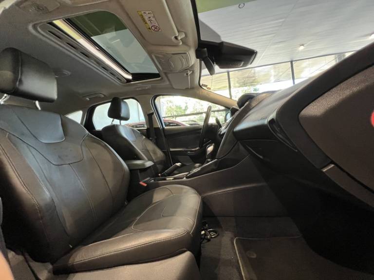 FORD - FOCUS - 2016/2016 - Branca - R$ 66.900,00