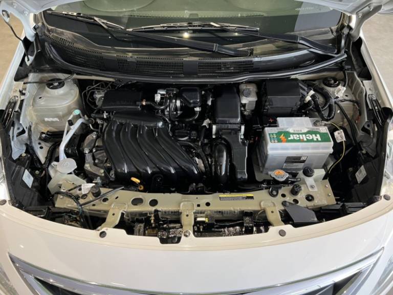 NISSAN - VERSA - 2018/2019 - Branca - R$ 59.900,00