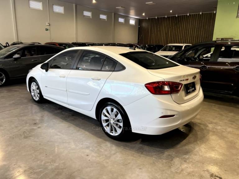 CHEVROLET - CRUZE - 2018/2019 - Branca - R$ 88.900,00