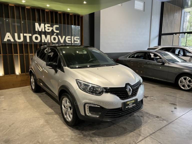 RENAULT - CAPTUR - 2018/2019 - Prata - R$ 72.900,00