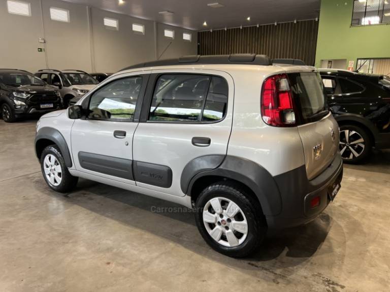 FIAT - UNO - 2013/2014 - Prata - R$ 38.900,00