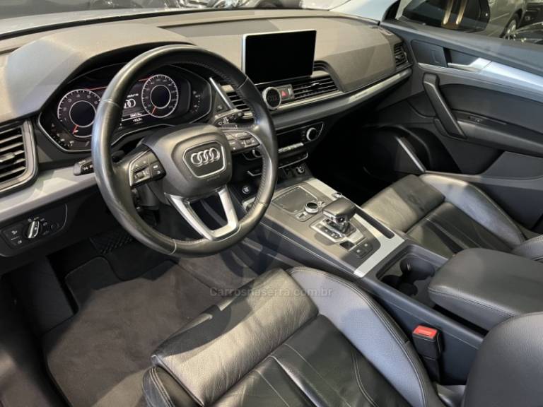 AUDI - Q5 - 2018/2019 - Prata - R$ 155.900,00